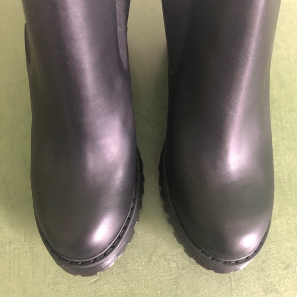 Dr Martens NWT Hurston Lug Sole Chelsea Boots - Picture 5 of 8